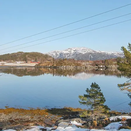 6 Person In Foldereid-by Traum