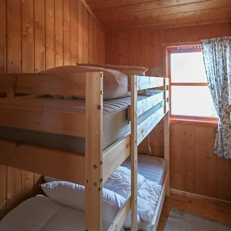 6 Person In Foldereid-by Traum *